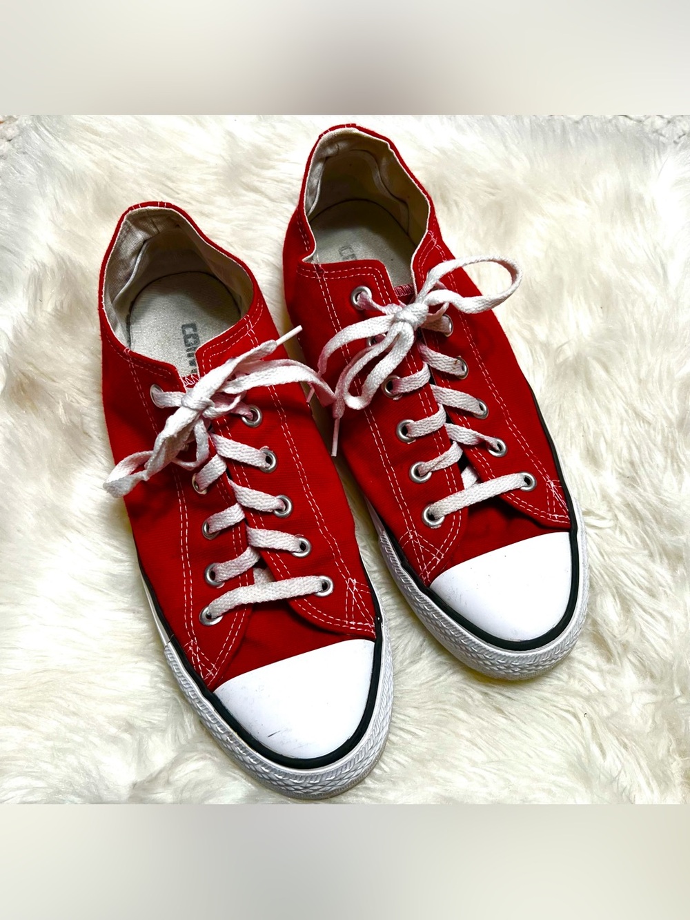 Converse Low Top Sneakers Tennis Shoes Red Canvas Women’s 10 (Men’s 8.5)